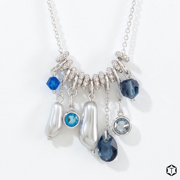 Beautiful blue crystals w crystal pearls necklace ๐ - Picture 2 of 2